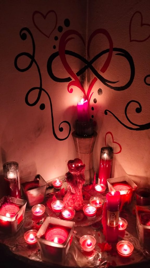 Amarres de amor con velas y altar